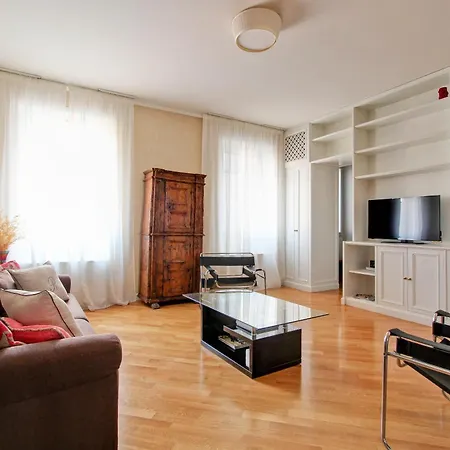 Roberta Fontana Di Trevi Apartment